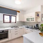 Adri Villa