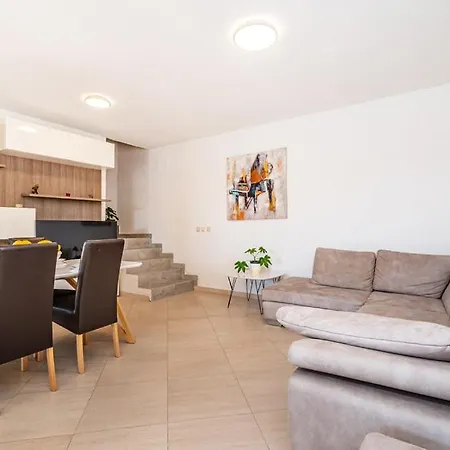 Adri * Ражанац